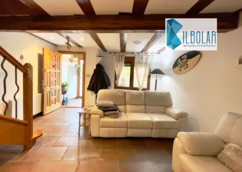 Casa rústica en calle Onton