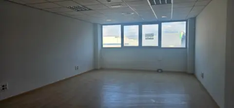 Oficina en Poligono Ind los Torraos