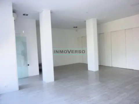 Local comercial en calle Piscis