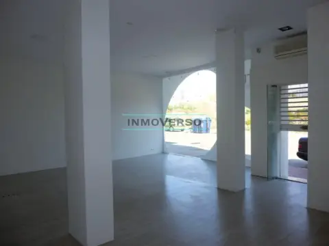 Local comercial en calle Piscis