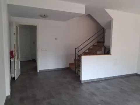 Casa adosada en calle Hispanidad, 23