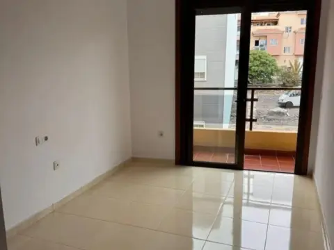 Apartamento en calle de los González