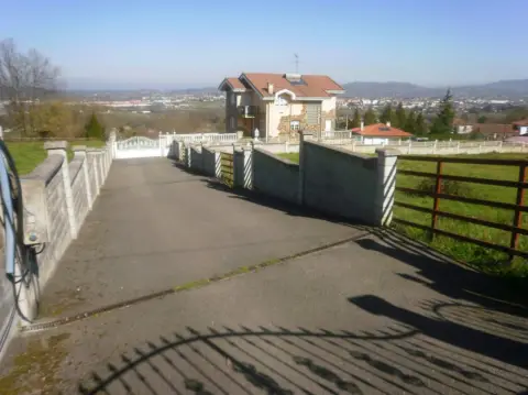 Terreno en calle La Vallina