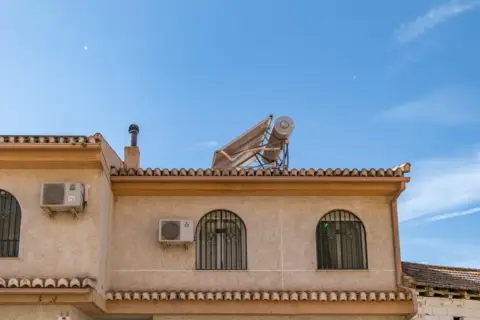 Casa adosada en calle Tarifa (Hi), nº 4