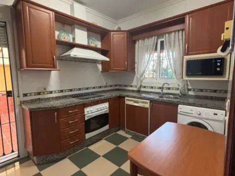 Casa adosada en calle Cl Granado