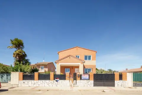 Chalet en calle de Encina, 9