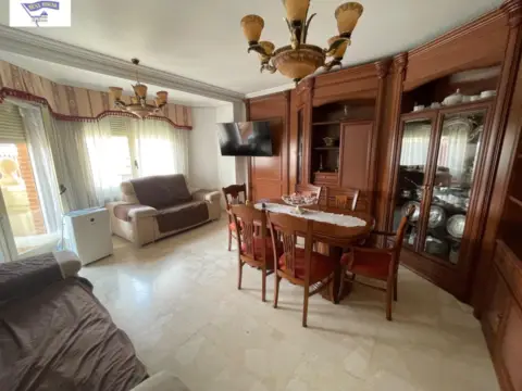 Piso en Ensanche-Franciscanos