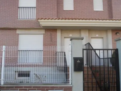 Casa adosada en calle de la Niabina