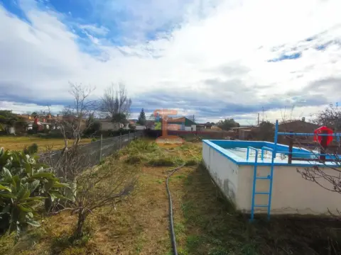 Chalet en Urbanización los Guarales