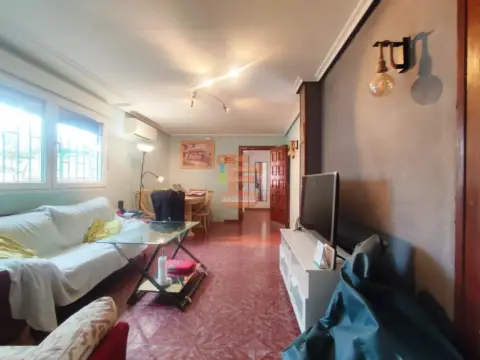 Chalet en Urbanización los Guarales