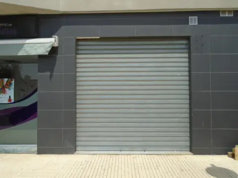 Local comercial en Avenida de Josefa Ahur, nº 6