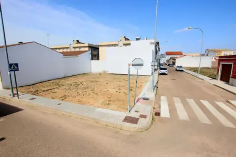 Terreno en calle Diego Caballero