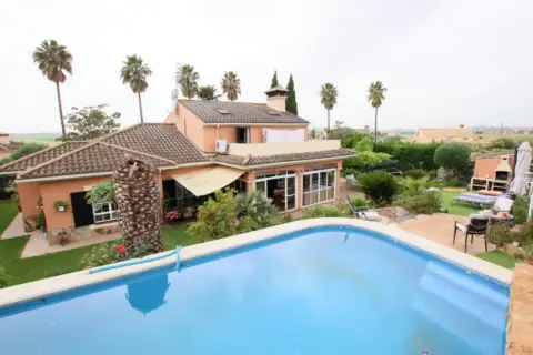 Chalet en Urbanización Lomas