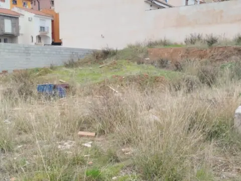Terreno en calle de Montevive