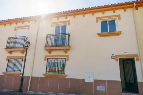 Casa adosada en Urbanización Bermejales
