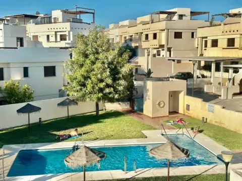 Casa adosada en Avenida Amatista