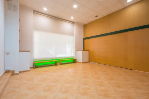 Local comercial en calle de Senda Secanet