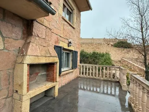 Chalet en Castillejo de Mesleón