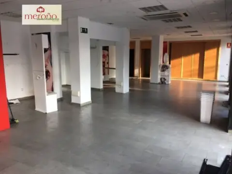 Local comercial en Asilo - Pisos Azules