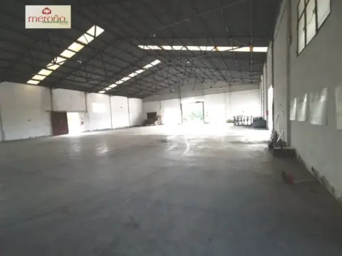 Nave industrial en Algoros