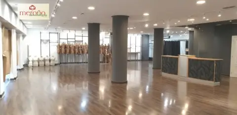Local comercial en Plaza Barcelona