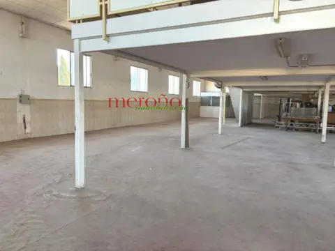 Nave industrial en Daimes