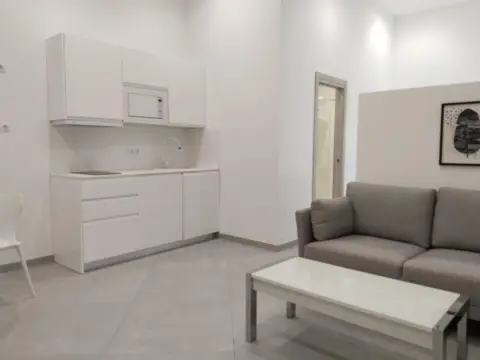 Local comercial en Comedias - Alameda