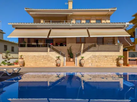 Chalet en Carrer de la Sardana