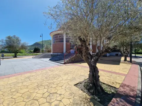 Casa adosada en Plaza de la Iglesia, 5
