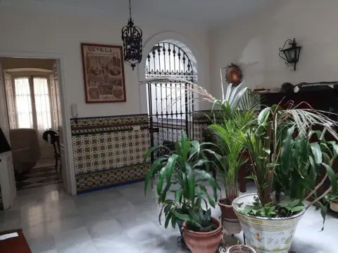 Chalet en calle Álvarez Quintero
