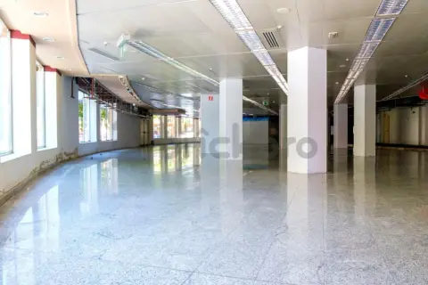 Local comercial en Avenida Nuestra Señora de la Paz