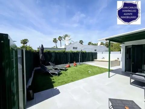 Casa adosada en Avenida Touroperador Thomson Hol.