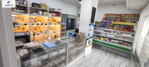 Local comercial en Miralbaida