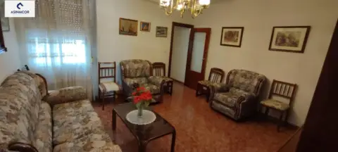 Piso en Av. Barcelona - Viñuela - Rescatado