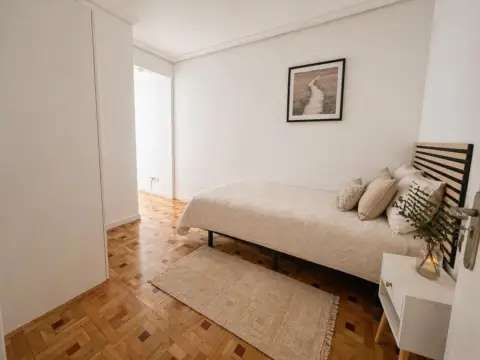 Habitación en calle de Fermín Caballero