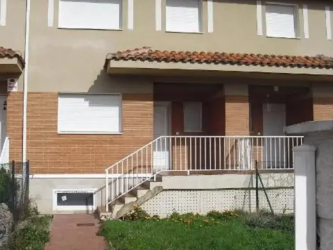 Casa adosada en calle La Rosa, nº 5