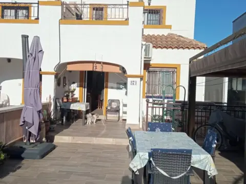 Casa adosada en Carrer de Marina, 66