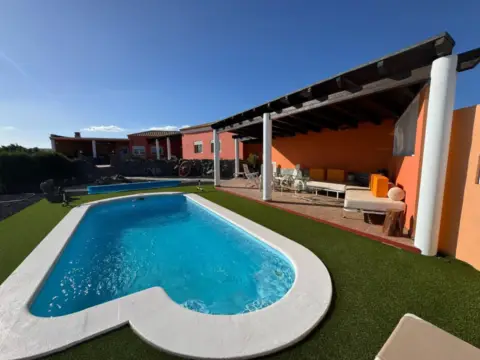 Chalet en calle Llanos de La Higuera Ip02