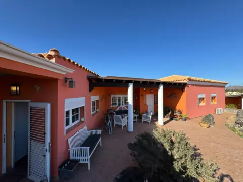 Chalet en calle Llanos de La Higuera Ip02