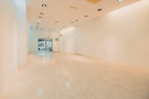 Local comercial en calle de San Bernardo