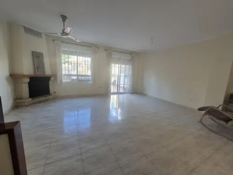 Dúplex en calle de Francisco Piedra Cuadrado