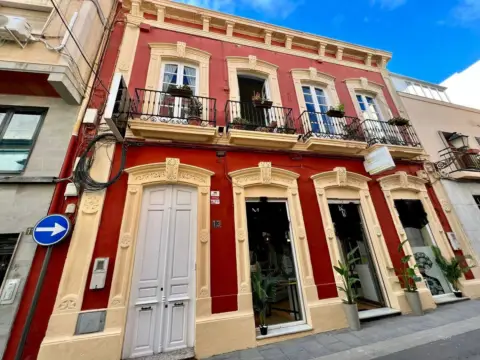 Edificio en calle de Hernán Cortés