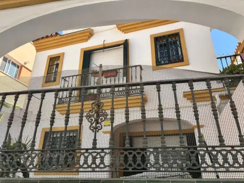 Casa pareada en calle de Miguel Carrera