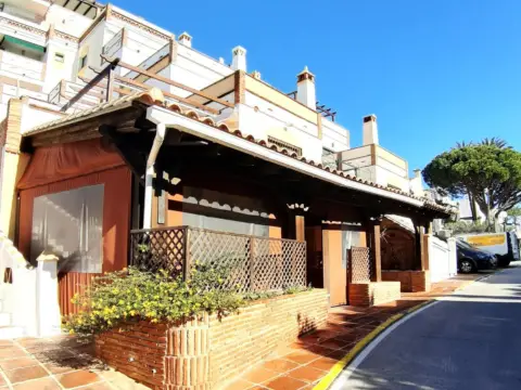 Local comercial en Calahonda