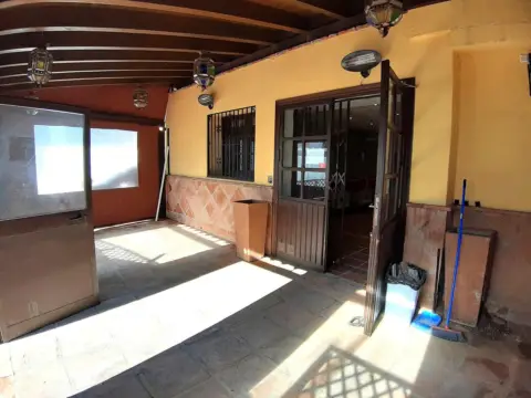 Local comercial en Calahonda