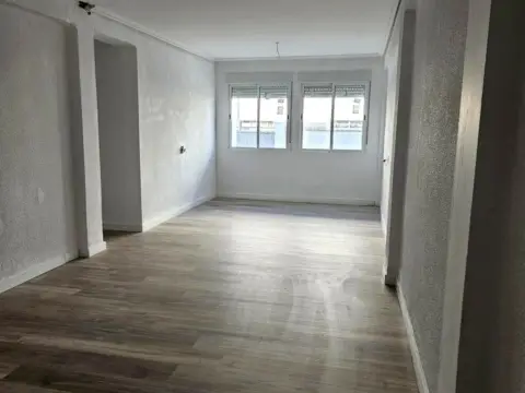 Piso en calle Plaça del Santissim Crist de La Jonquera