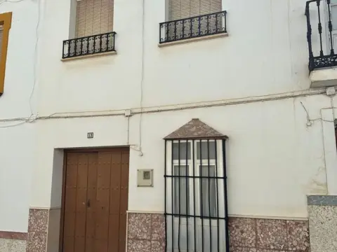 Casa adosada en calle de la Silla, 13