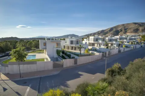Chalet en Venta en Urbanización Golf Bahía