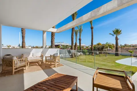 Estudio en Islas Menores-Mar de Cristal