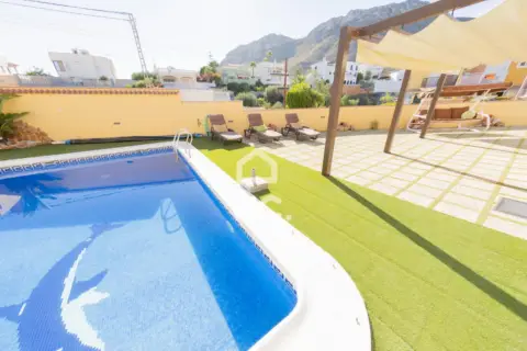 Casa pareada en calle de Río de Janeiro, 38